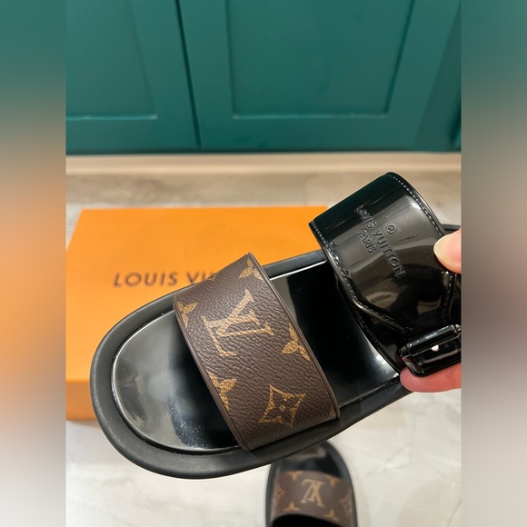 Louis Vuitton Sandals - Picture 7 of 9